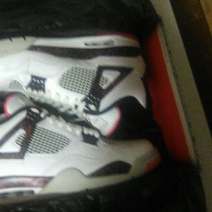 I am selling   air Jordans retro's 4